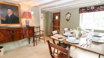 Cottage | Dining