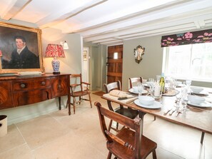 Cottage | Dining