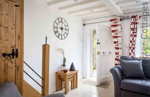 Cottage | Interior - Dove Cottage (Cheltenham)