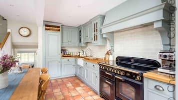 Cottage | Interior