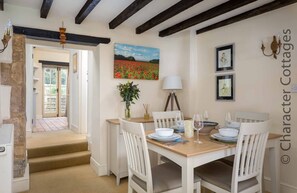 Cottage | Private kitchen | Fridge, dishwasher, electric kettle, toaster - Lanes Cottage (Chipping Campden)