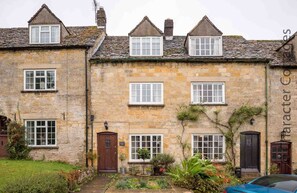 Cottage | Interior - Willow Vale (Broadway)