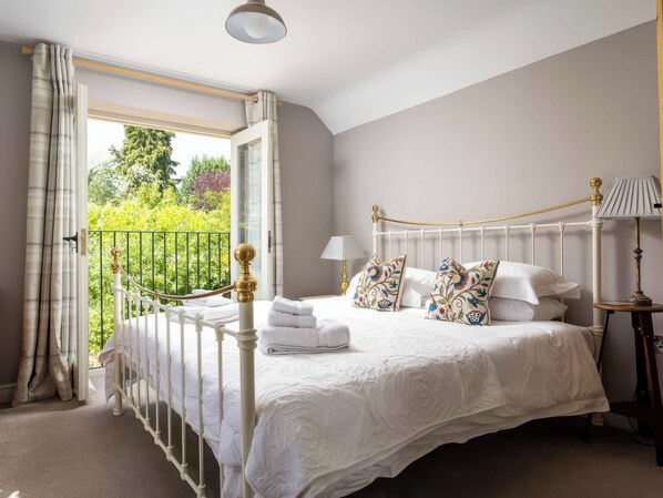 3 bedrooms, individually decorated, individually furnished, free WiFi