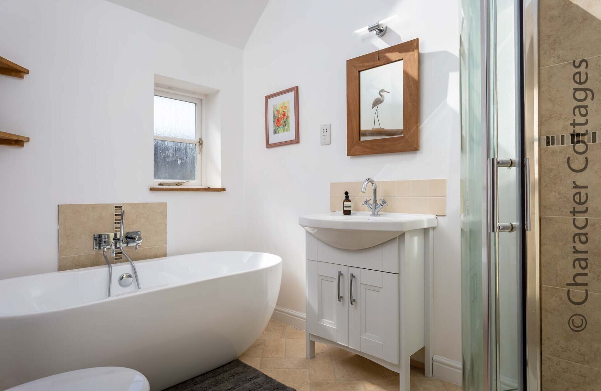 Cottage | Bathroom | Shower, hair dryer, toilet paper