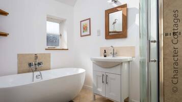 Cottage | Bathroom | Shower, hair dryer, toilet paper