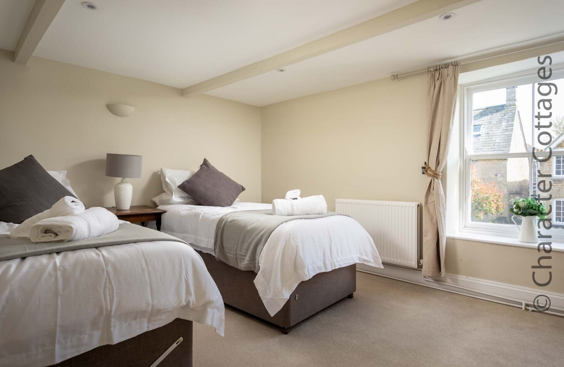 Cottage | 4 bedrooms, WiFi (free), individually decorated, individually furnished