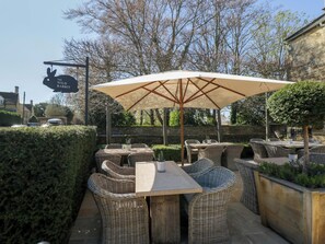 Cottage | Outdoor dining - The Tap Room (Chipping Norton)