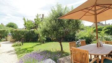 Cottage | Outdoor dining