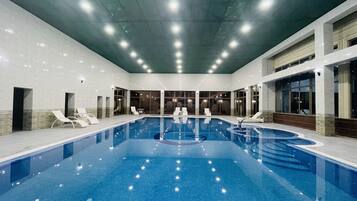 สระว่ายน้ำในร่ม