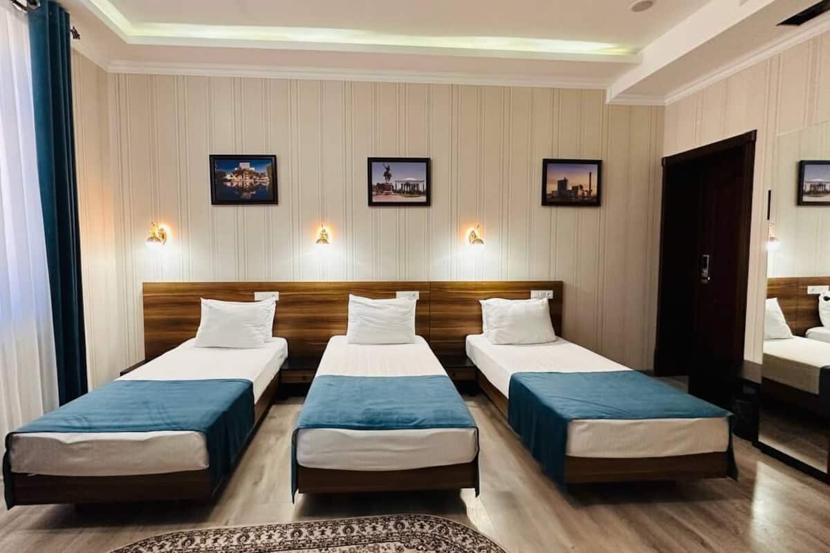 Hypo-allergenic bedding, in-room safe, desk, laptop workspace