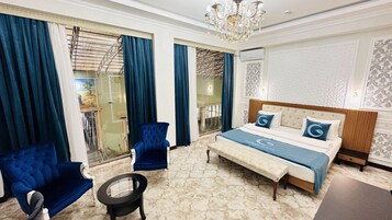 Luxury-Doppelzimmer, Gartenblick | Allergikerbettwaren, Zimmersafe, Schreibtisch