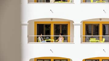 ํจ๋ฐ๋ฆฌ ์ํํธ, ์นจ์ค 2๊ฐ | ํ
๋ผ์ค/ํํฐ์ค