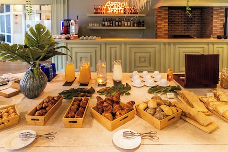 Desayuno buffet diario (EUR 12 por persona)