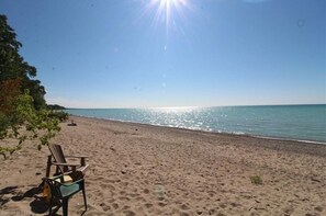 Beach nearby - Beach Life Cottage by Grand Bend: A Modern Retreat Just Steps to the Beach! (Dashwood)