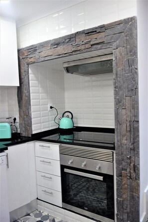Apartemen | Dapur pribadi | Oven, kompor, mesin pencuci piring, dan pemanggang roti
