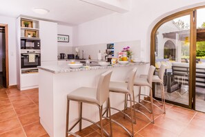 Fridge, microwave, oven, dishwasher - 3 Bedroom Family Villa in Javea (Javea / Xàbia)
