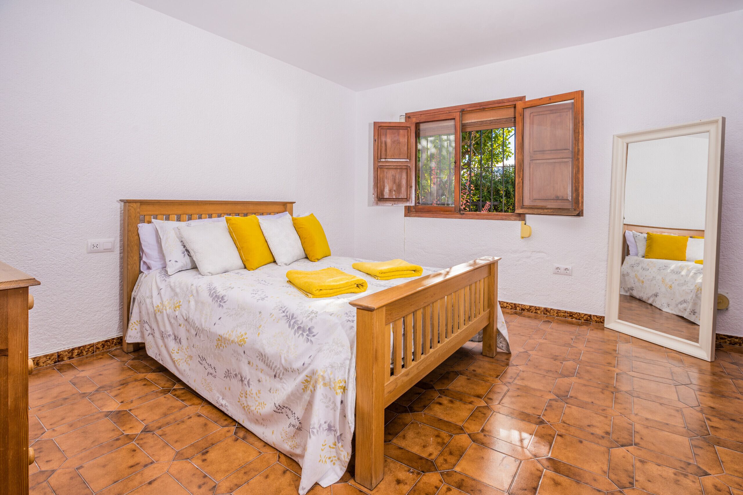 3 bedrooms, in-room safe, iron/ironing board, travel cot