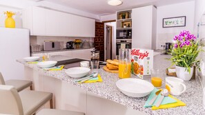 Réfrigérateur, micro-ondes, four, lave-vaisselle