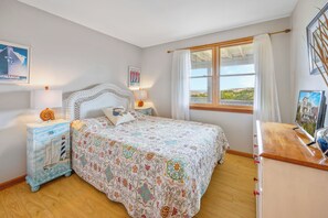 5 bedrooms, free WiFi, bed sheets - Oceanfront Dog Friendly Home w/ Game Room & Wet Bar. Catch a Second Wave Today! (Avon)