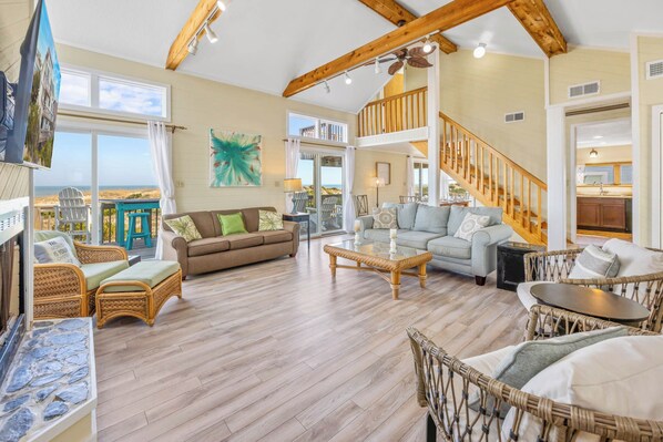 Fernseher, DVD-Player, Tischfußball