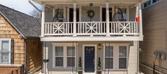 3 KING Beds + Walk to River Market + Coffee