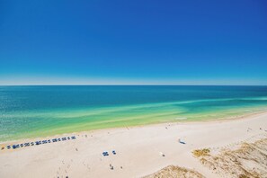 Una spiaggia nelle vicinanze