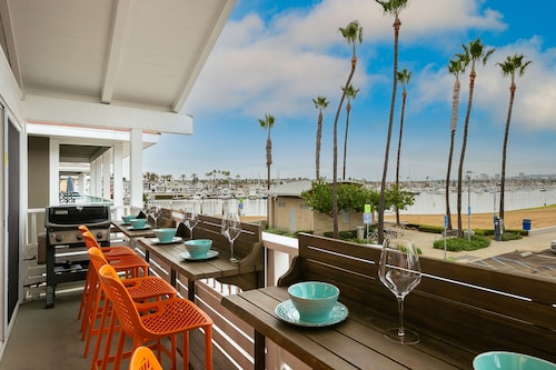 Harbor view dual family home with beach access, balcony & washer/dryer