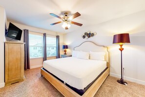 3 habitaciones, escritorio y tabla de planchar con plancha 