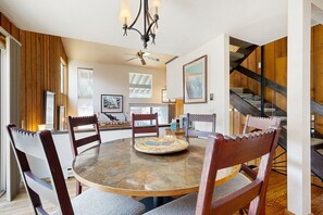 Dining - Wonderful Mountain Getaway W/ Shared Pool, Multiple Balconies, Gas Grill & WiFi (Ketchum)