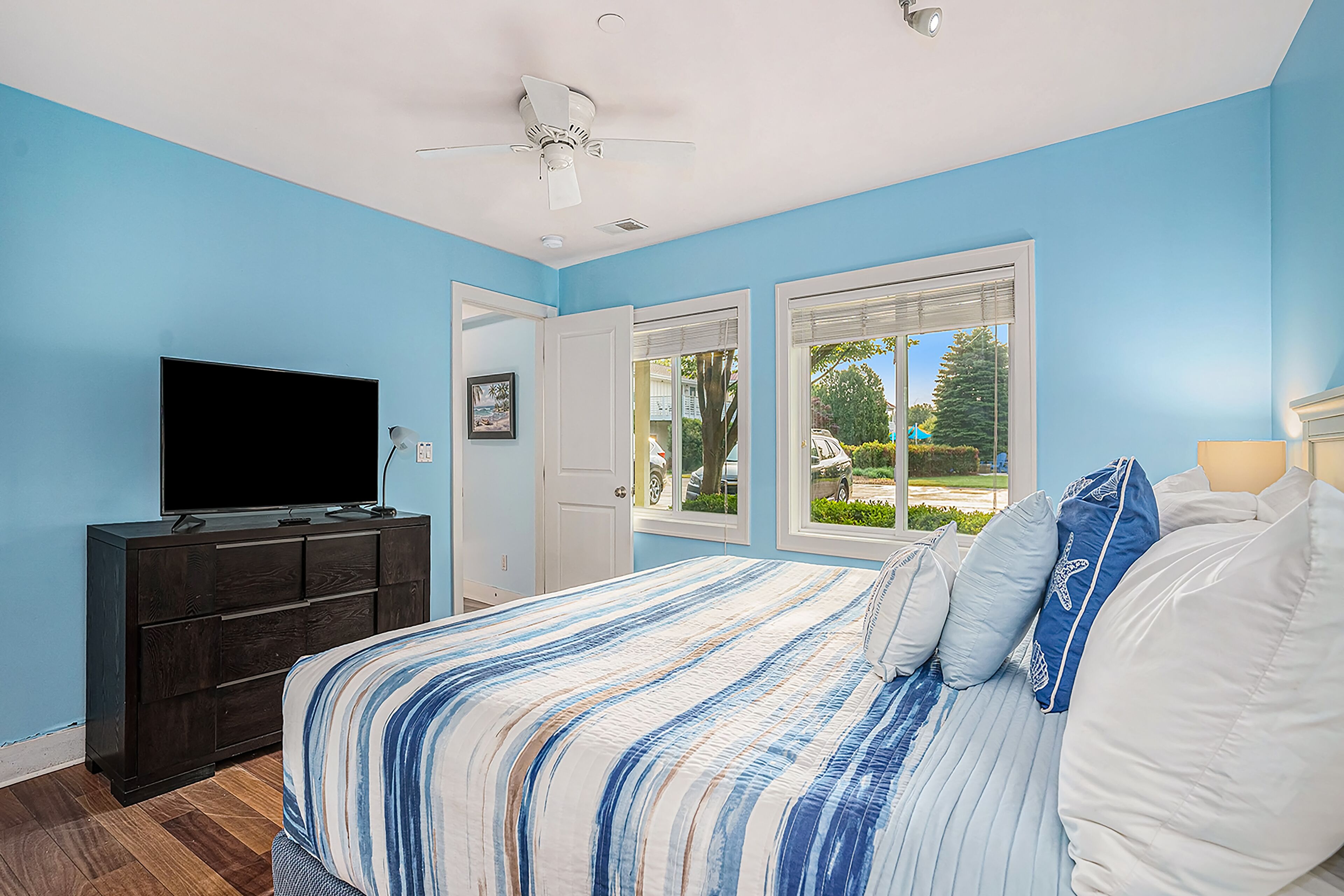 1 bedroom, iron/ironing board, free internet, bed sheets