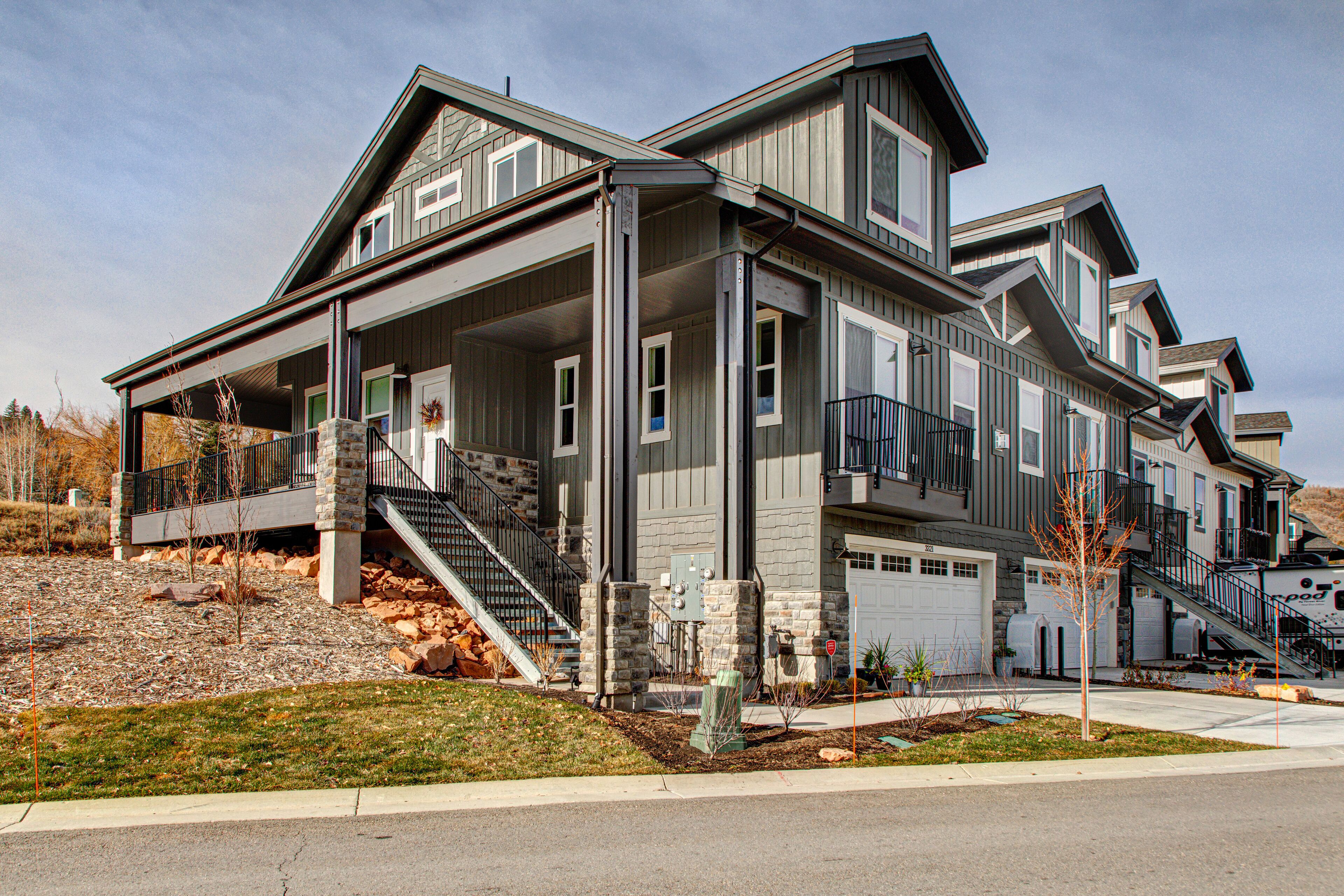Dog-Friendly Townhome w/WiFi, Private Hot Tub, AC, Gas Fireplace, Balcony, Grill