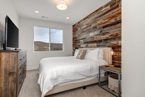 2 bedrooms, iron/ironing board, internet, bed sheets