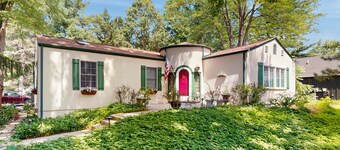 Dog-Friendly Home with Enclosed Yard & Free High-Speed WiFi - Great Location
