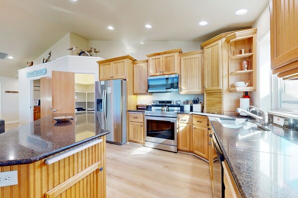 冰箱、微波炉、烤箱、炉灶