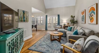 Near downtown Cary & RDU. Easy access to Raleigh, Durham and local venues.