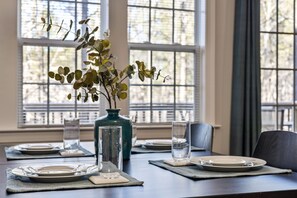 Dining - Near downtown Cary & RDU. Easy access to Raleigh, Durham and local venues. (Cary)