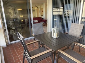 تناول الطعام بالخارج