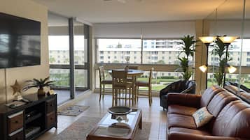 Smart TV, table tennis