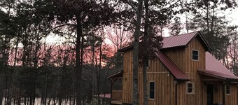 Pap’s Place-Pet friendly Lakefront cabin w/dock on secluded Lake Hartwell cove