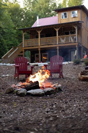 Property grounds - Pap’s Place-Pet friendly Lakefront cabin w/dock on secluded Lake Hartwell cove (Fair Play)