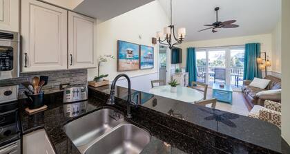 Incredible 2nd Floor, Ocean View Atrium! Sleeps 6! Dog Friendly! Amenity access included