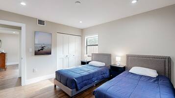 3 bedrooms, internet, bed sheets