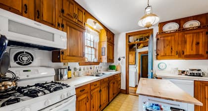 Spacious Beach Cottage with Grill, Patio, Outdoor Shower & High-Speed WiFi