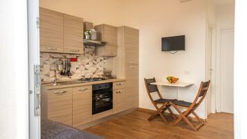 Réfrigérateur, four, plaque de cuisson