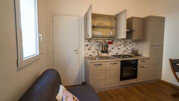 Réfrigérateur, four, plaque de cuisson