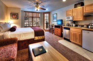Room - Grand Timber Lodge 2BR 2BA Dec 13-20 Pools, Bar, Ski In Out, Shuttle, Sleeps 8 (Breckenridge)
