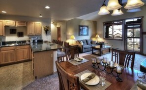 Dining - Grand Timber Lodge 2BR 2BA Dec 13-20 Pools, Bar, Ski In Out, Shuttle, Sleeps 8 (Breckenridge)