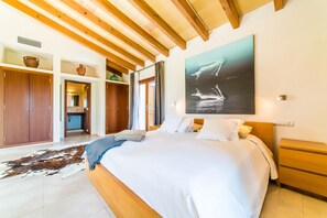 6 bedrooms, free WiFi, bed sheets