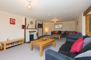 Cottage | Living room | TV - The Kilns@the West Dry (St Austell)
