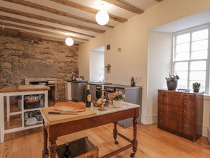 Cottage | Private kitchen | Fridge, microwave, dishwasher, electric kettle